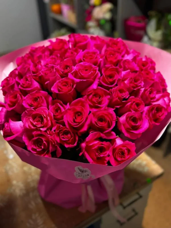 Buchet cu trandafiri fucsia