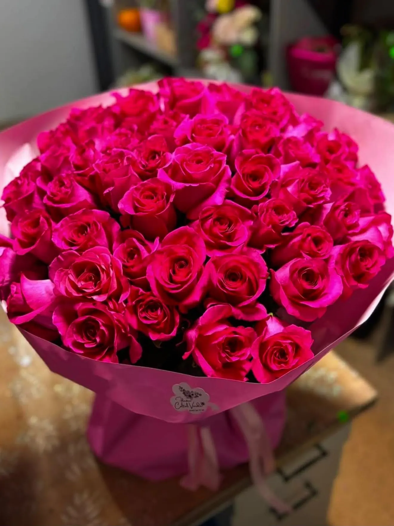 Buchet cu trandafiri fucsia