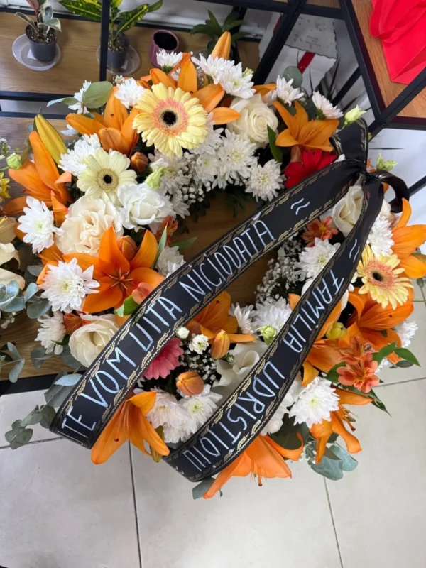 Coroană funerară cu flori portocalii